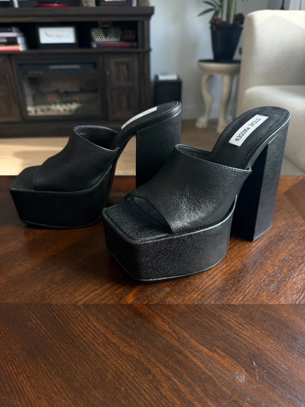 STEVE MADDEN Trixie Black Leather Towering Platform Mules | 9M | NWOT